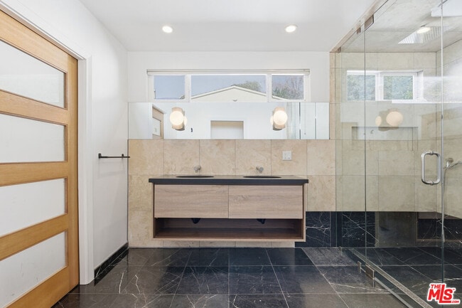 Building Photo - 4837 Gentry Ave