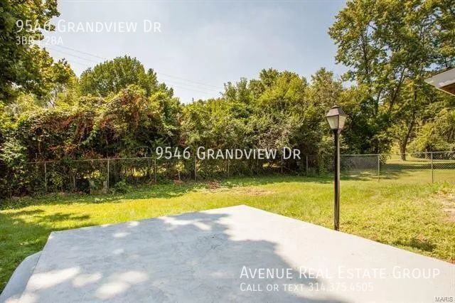 Building Photo - 9546 Grandview Dr