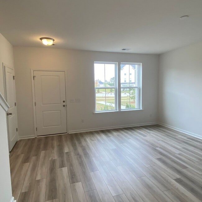 Building Photo - BRAND NEW TOWHOME IN FOXBANK PLANTATION