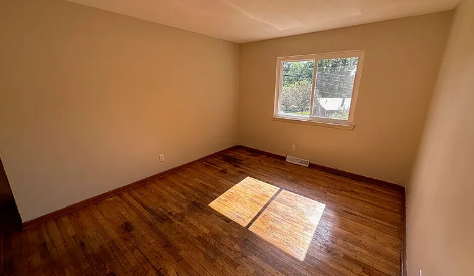 Building Photo - 270 Cluster Ave