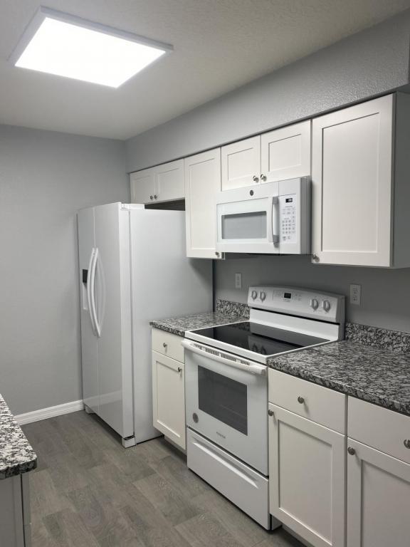 Building Photo - 1233 Sago Palms Blvd