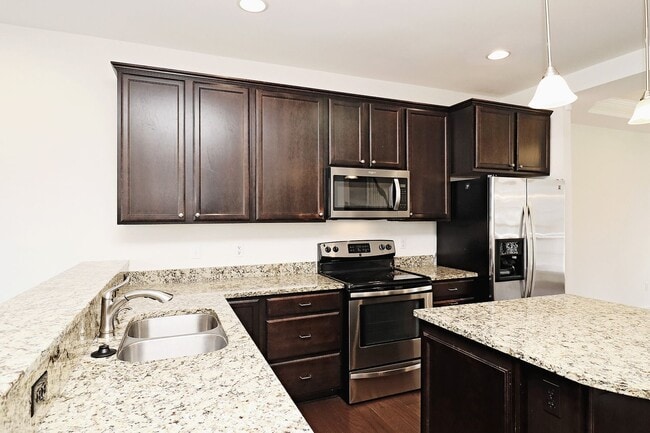 Building Photo - Dog-Friendly Avinity Townhome With Mountain Views
