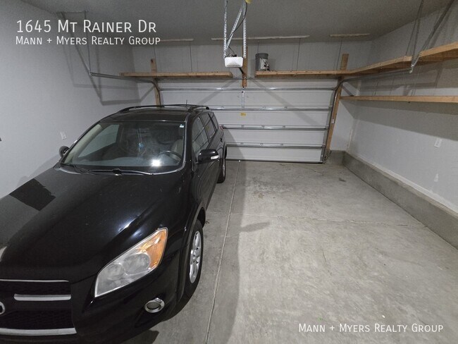 Building Photo - 1645 Mount Rainer Dr