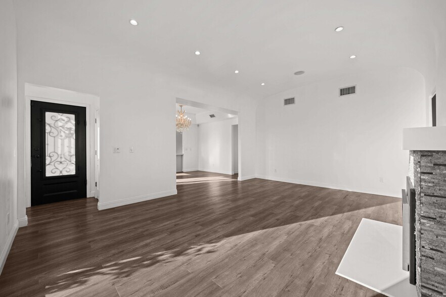 Building Photo - 1621 Hi Point St