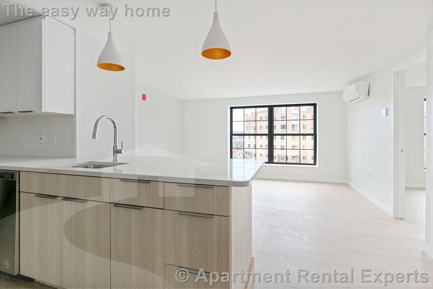 Building Photo - 10 Soden St