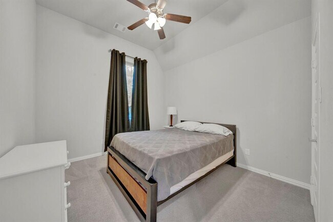 Building Photo - 23619 Greenwood Springs Pl