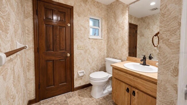 Building Photo - 35025 Raintree Dr