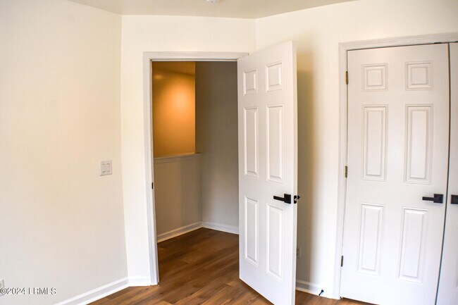 Building Photo - 43 Blue Haw Ct