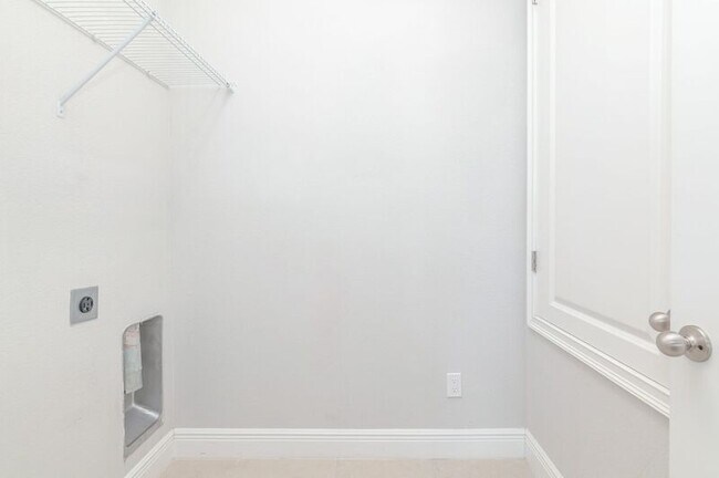 Building Photo - 8573 Pinter St