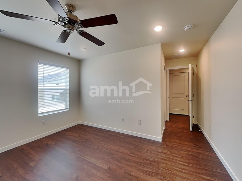 Building Photo - 1480 N Garnet Creek Ave