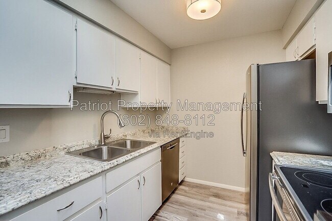 Building Photo - 20420 N 6th Dr