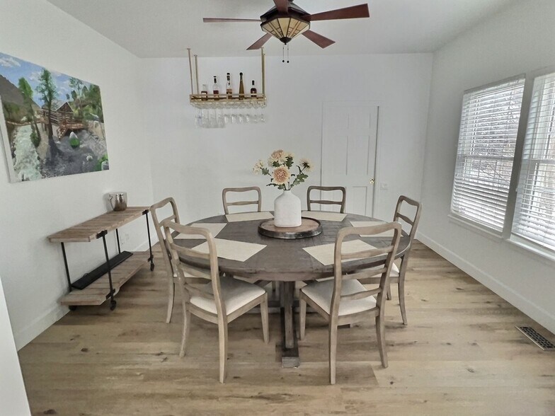 Building Photo - 318 Clare Dr