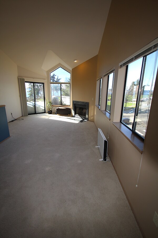 Building Photo - DOWNTOWN KIRKLAND 2 BED, 2.5 BATH HOME FOR RENT W WATER VIEWS!