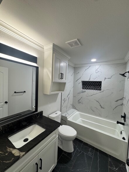 Building Photo - 420 Waller Ave