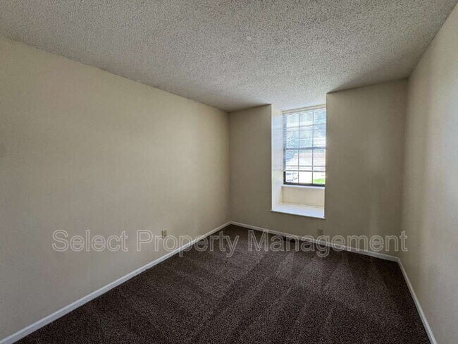 Building Photo - 8422 Lionsgate Run