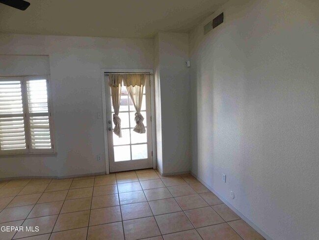 Building Photo - 12736 Tierra Sonora Dr