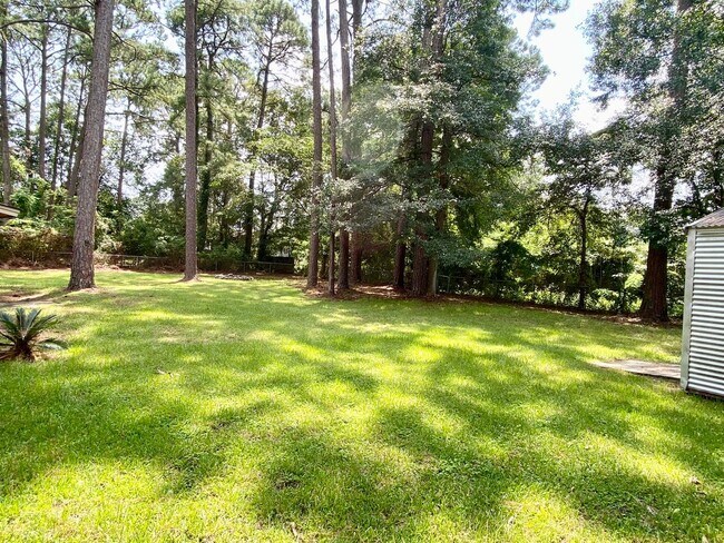 Building Photo - Available Now *Whitfield Park* 3BR/2BA home with Fenced backyard- Good schools!