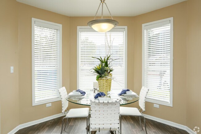 Building Photo - Modern Living with Breezy Comfort!