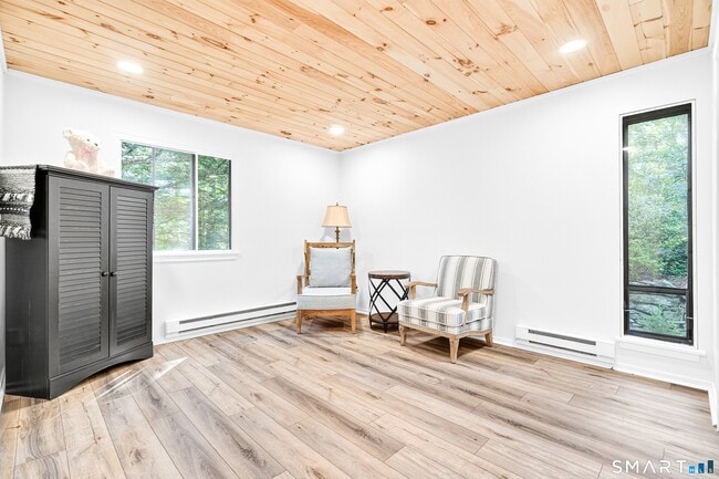 Building Photo - 401 Heritage Vlg