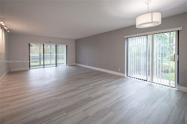 Building Photo - 16471 Blatt Blvd