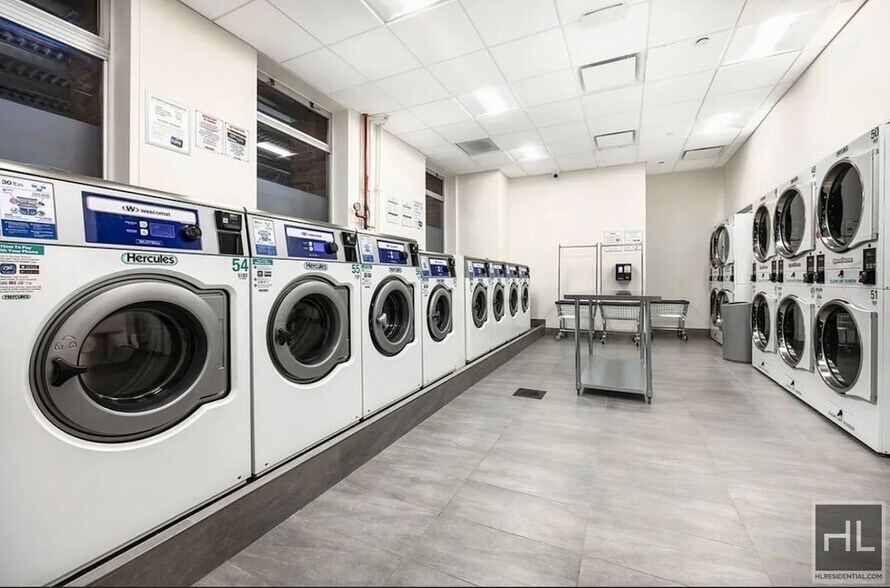 Building Photo - E 81st St