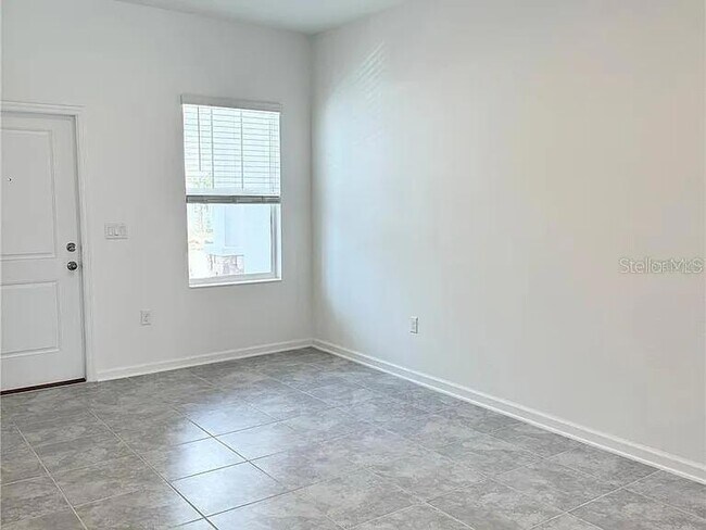 Building Photo - 2452 Skyline Lp
