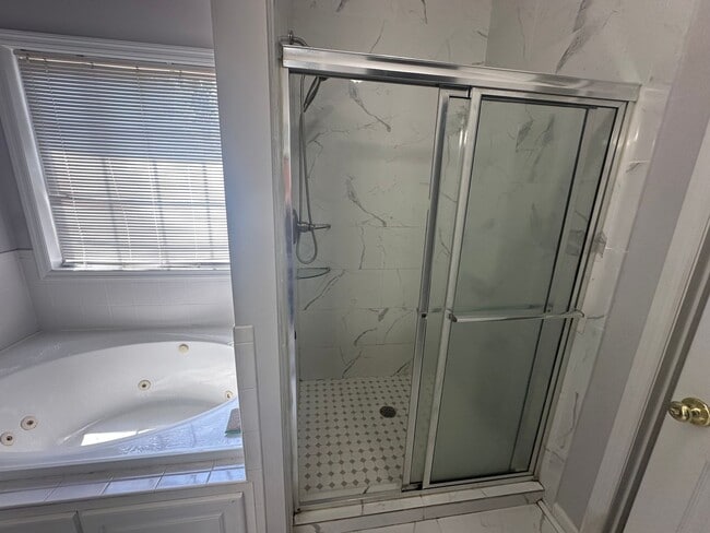 Building Photo - Beautiful 5 BR, 2.5 BA Home in Columbia County!