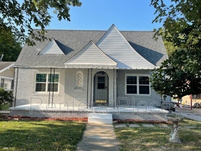 Primary Photo - 415 E 5th St