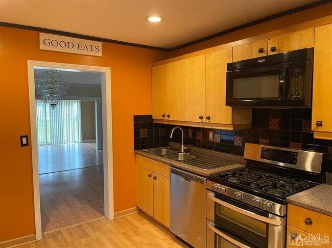 Building Photo - 11 Bristol Dr