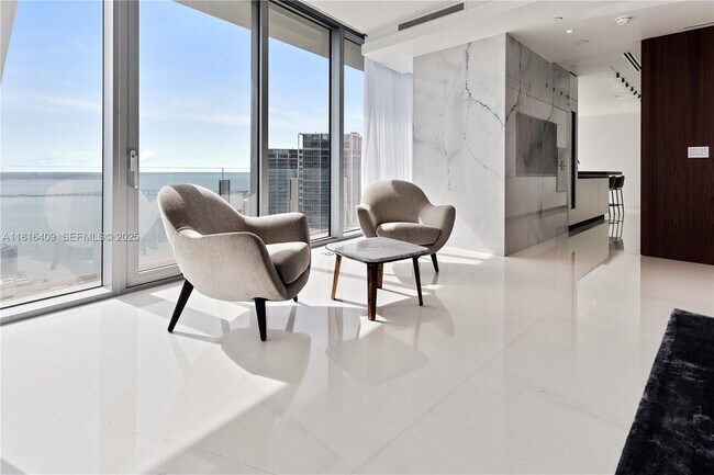 Building Photo - 300 Biscayne Blvd Way