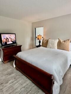 Building Photo - 2309 Fairway Dr S