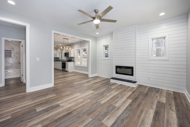 Building Photo - 812 Ashdol St