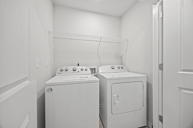 Building Photo - Raleigh Living Made Easy – 3BR Townhome w/ Amenities & Prime Location