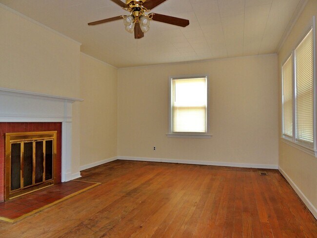 Building Photo - 115 Park Dr