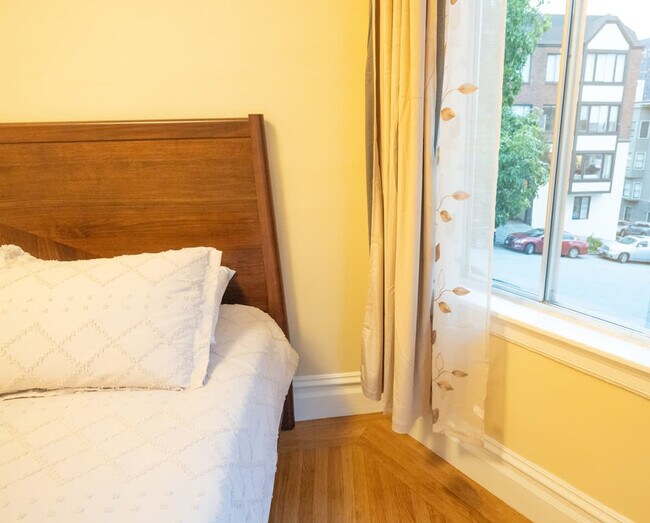 Building Photo - 1107 Broadway-SI ID1309749P