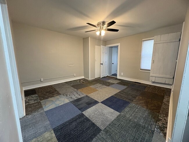 Building Photo - 2 Bedroom 1.5 Bathroom w/Bonus Room in York!