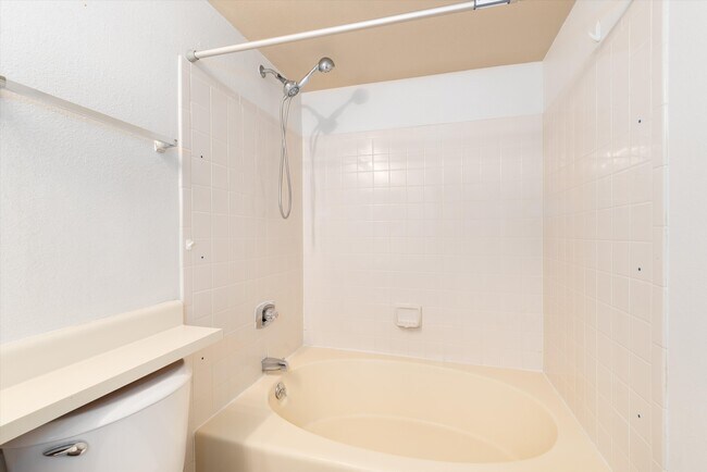 Building Photo - 923 S Zeno Way