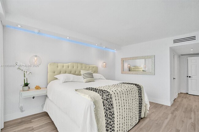 Building Photo - 2501 S Ocean Dr