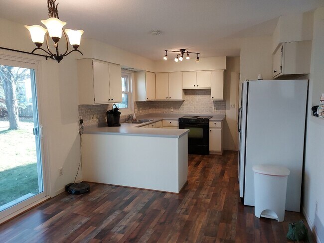 Building Photo - Nice 3 Bedroom 2 Bathroom House in Somerset