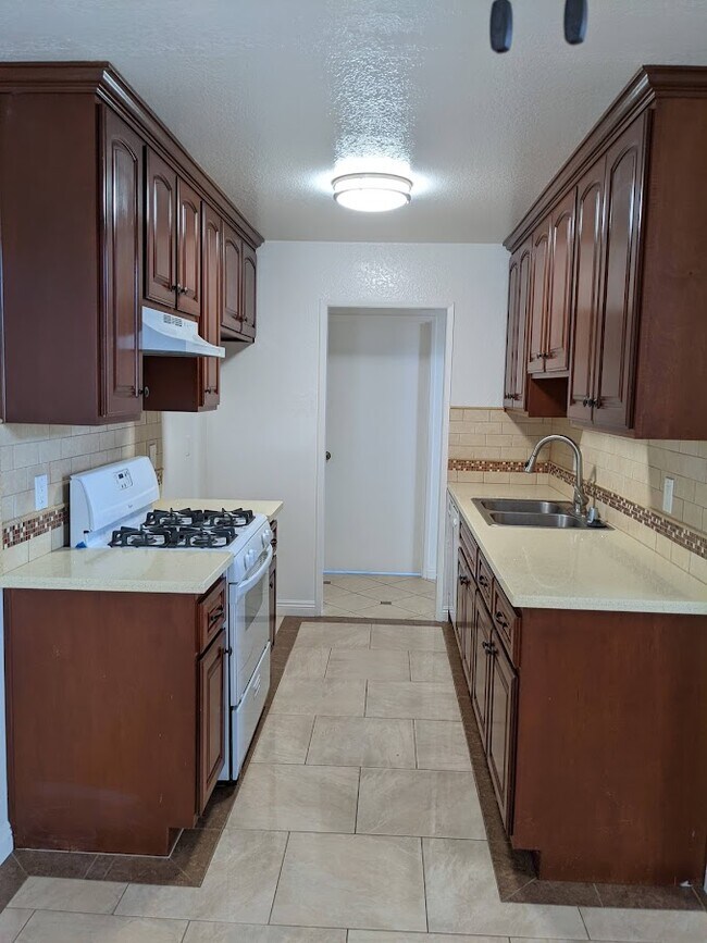 Building Photo - 16881 Hoskins Ln