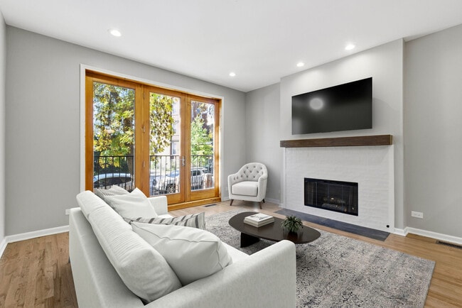 Building Photo - 943 N Leavitt