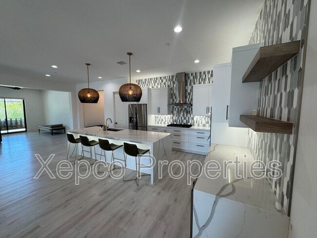 Building Photo - 74635 Tesla Dr