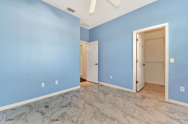 Building Photo - Living Large at a Beautiful 3/2 in Northport