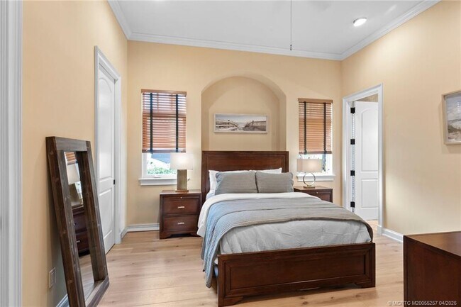 Building Photo - 130 SE Bella Strano