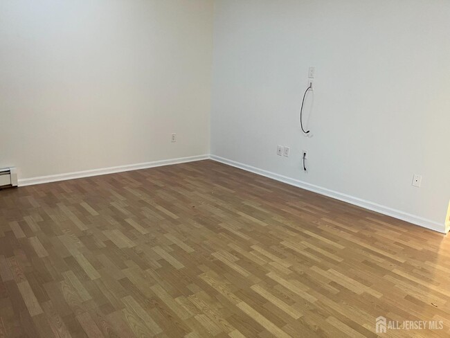 Building Photo - 66 Netherwood Cir