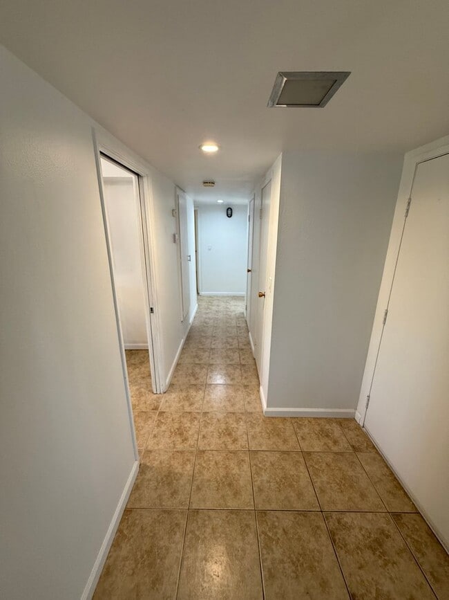 Building Photo - Charming 2-Bedroom, 2-Bathroom Home in 55 ...