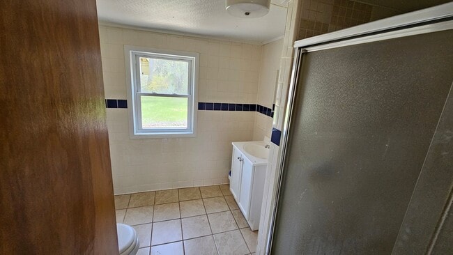 Building Photo - 4 Bedroom Single Family Home