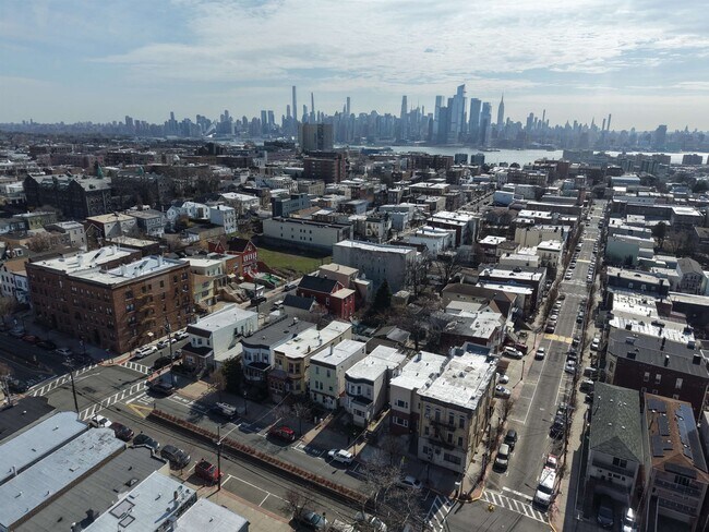 Building Photo - 1102 Central Ave