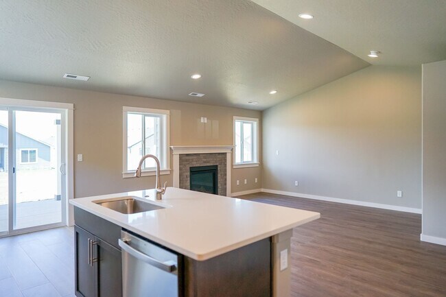 Building Photo - 3 Bedroom, 2 Bath Home  Built in 2022 - Po...
