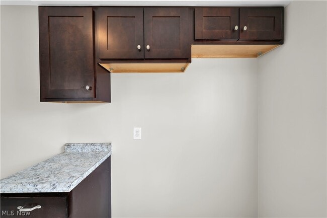 Building Photo - 15705 Maplewood Ave